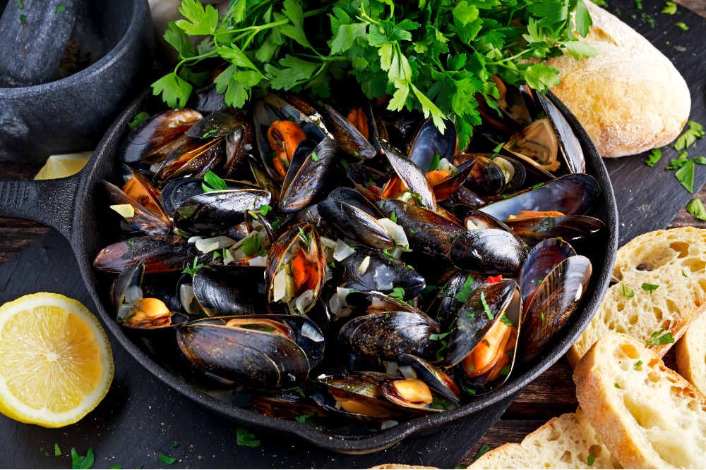 Bowl of prepared mussels