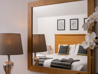 Lodge-4-Bedroom-Mirror